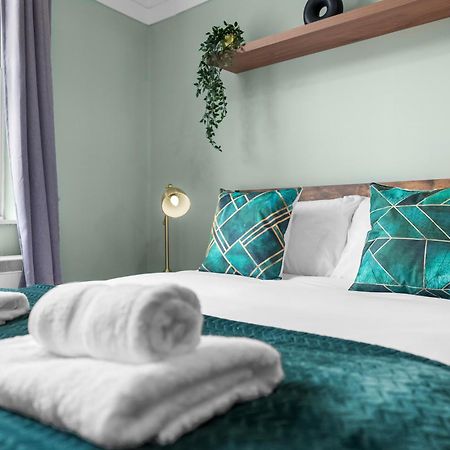 לונדון Chic 2 Bedroom Apartment Near Liverpool Street By Gold Stays מראה חיצוני תמונה